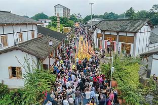 申京：范弗里特是我们在场上的教练 我们都不喜欢输球